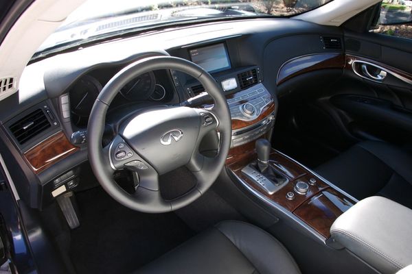 Review 2011 Infiniti M37x: the very last car on Paris Hilton's luxury ...