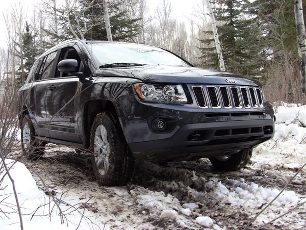 First drive review: the new 2011 Jeep Compass does not suck - TFLcar