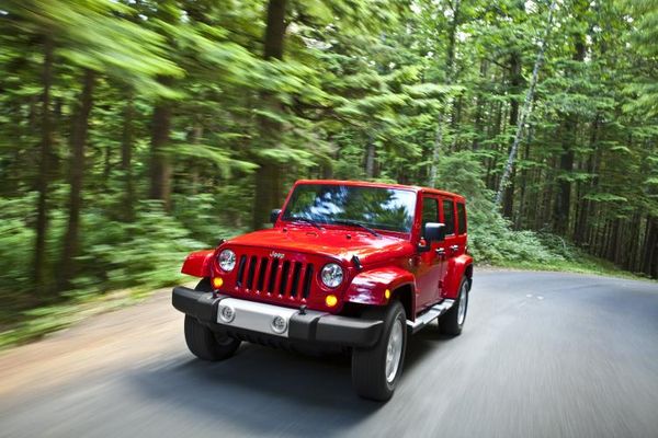 Video: 2012 Jeep Wrangler design secrets revealed - The Fast Lane Car