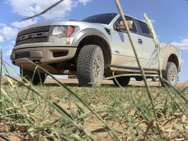 Video: the 2011 Ford F-150 SVT Raptor raw and unleashed on a rally car ...