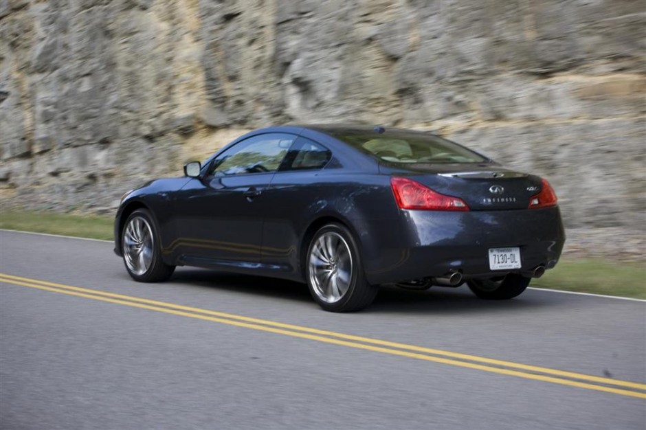 Review: The 2013 Infiniti G37 is a poke in the chest to top European