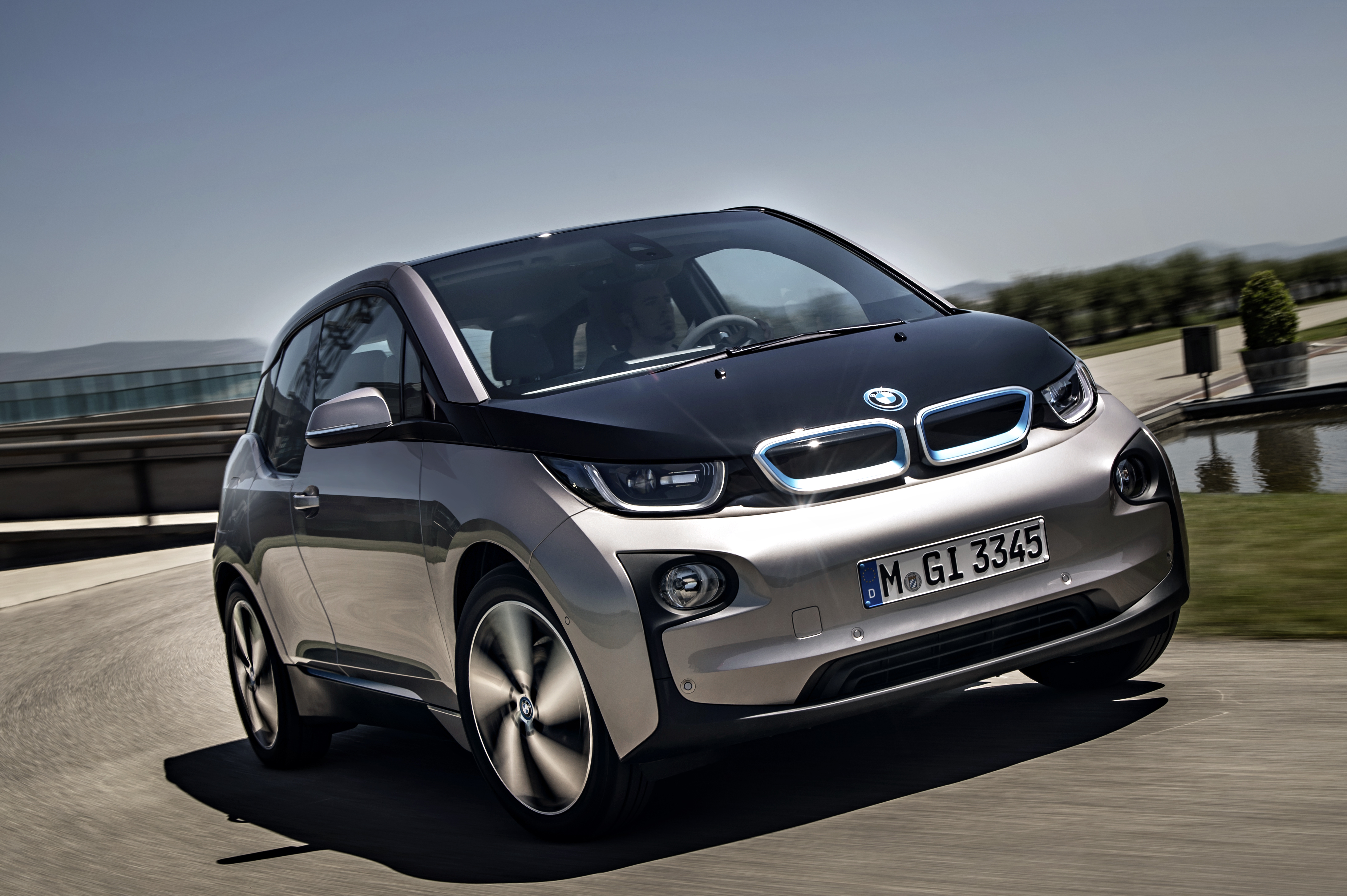 The BMW i3 goes on sale mid 2014 with a base MSRP of $41,350 - The Fast ...