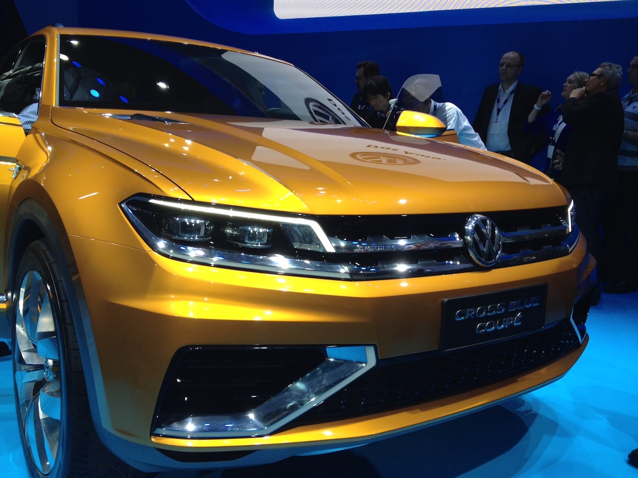 LA Auto Show: Gallery of Volkswagen CrossBlue Coupe and GTI Concepts ...