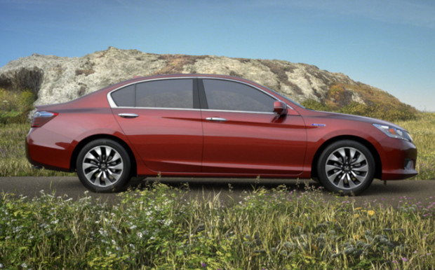 Review The 2014 Honda Accord Hybrid Offers Exceptional Mileage With