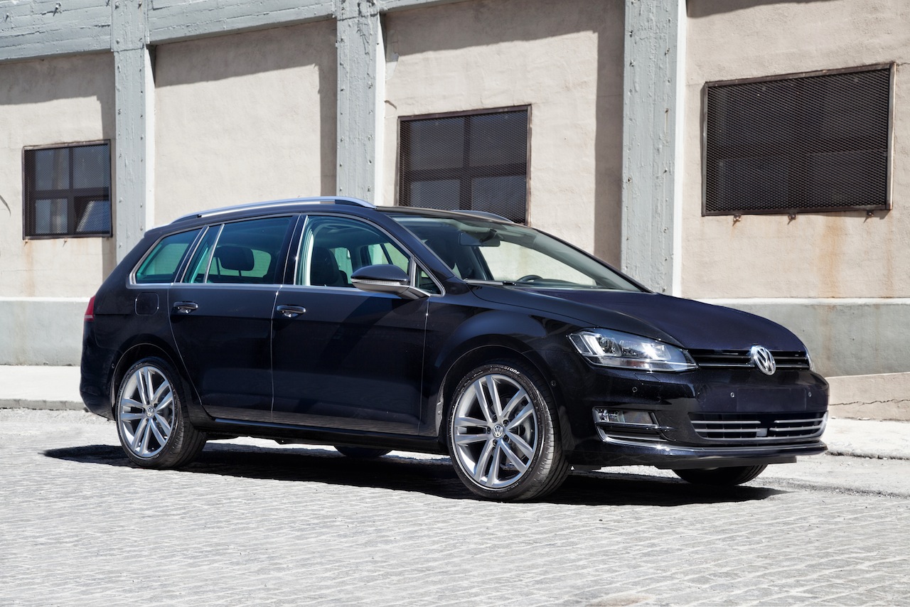 2015_vw_golf_sportwagen_front