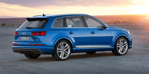 Fully redesigned 2016 Audi Q7 Finally Shows Its Face [Preview] - The Fast Lane Car