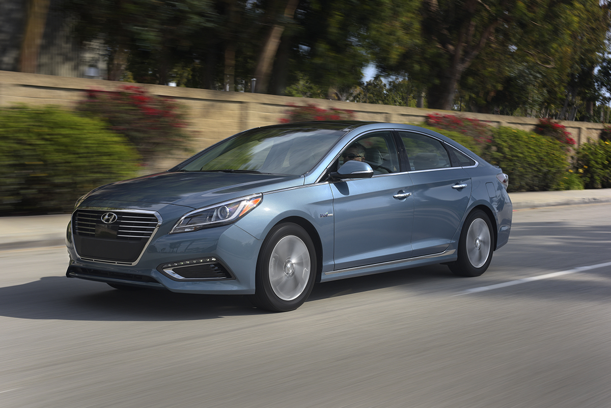 Preview: The 2016 Hyundai Sonata Hybrid and Plug-In Hybrid Up their ...