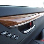 2015 Lexus ES 300h door panel