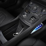 2016 Chrysler 200S center console