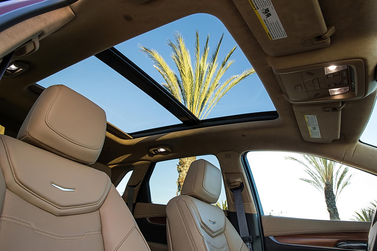 2017 Cadillac XT5 sunroof