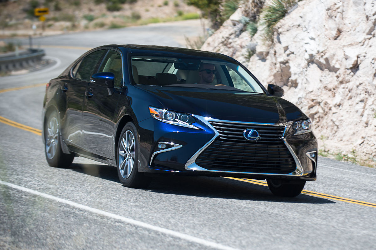 2016 Lexus ES 300h hybrid review: Practicality with sparkling fuel ...