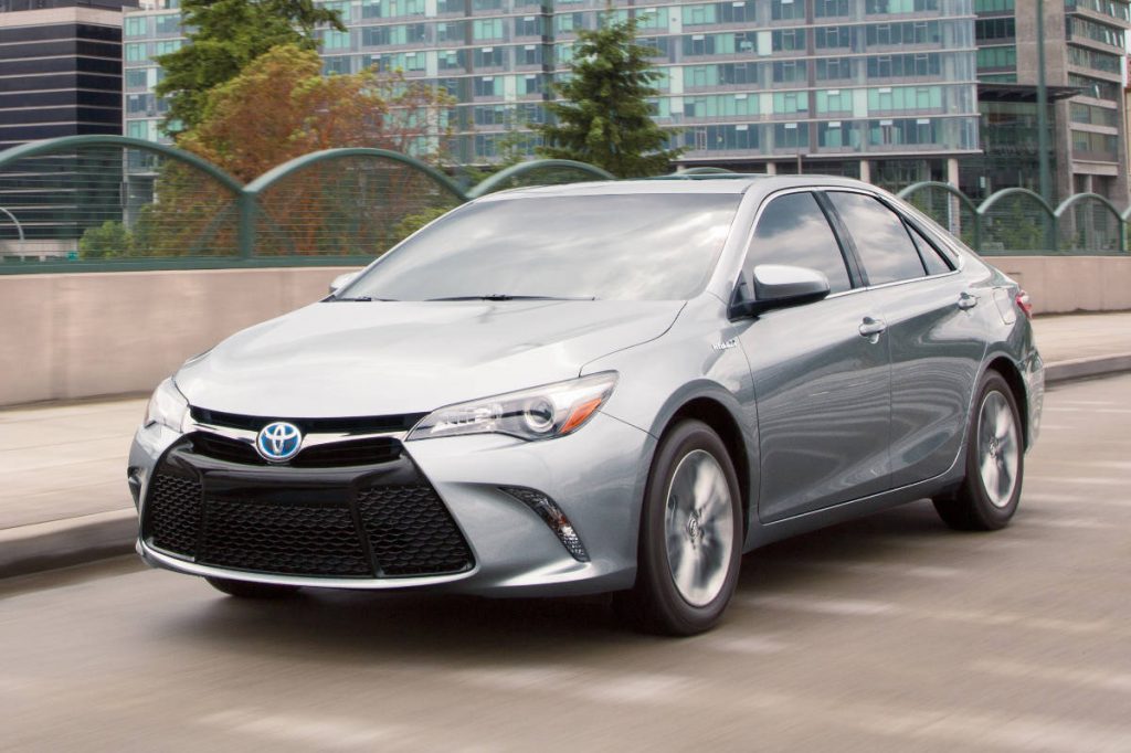 The 2017 Toyota Camry XLE Hybrid surprises with its competence and yes ...