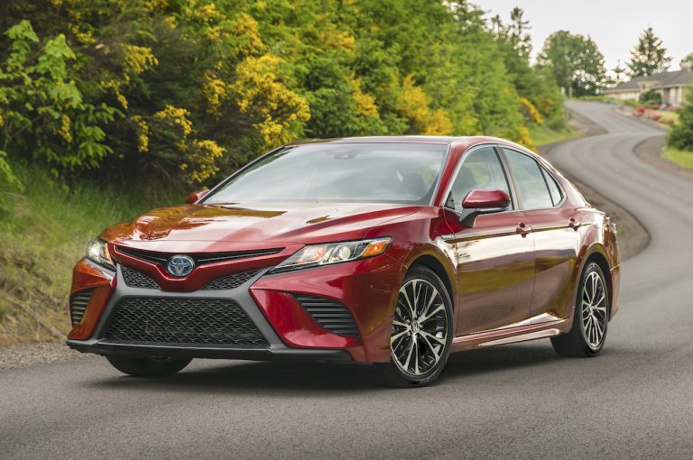 2018-toyota-camry-the-camry-gets-an-attitude-review