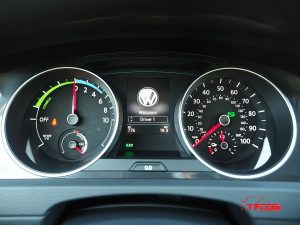 2017 VW e-Golf instrument pod analog gauges
