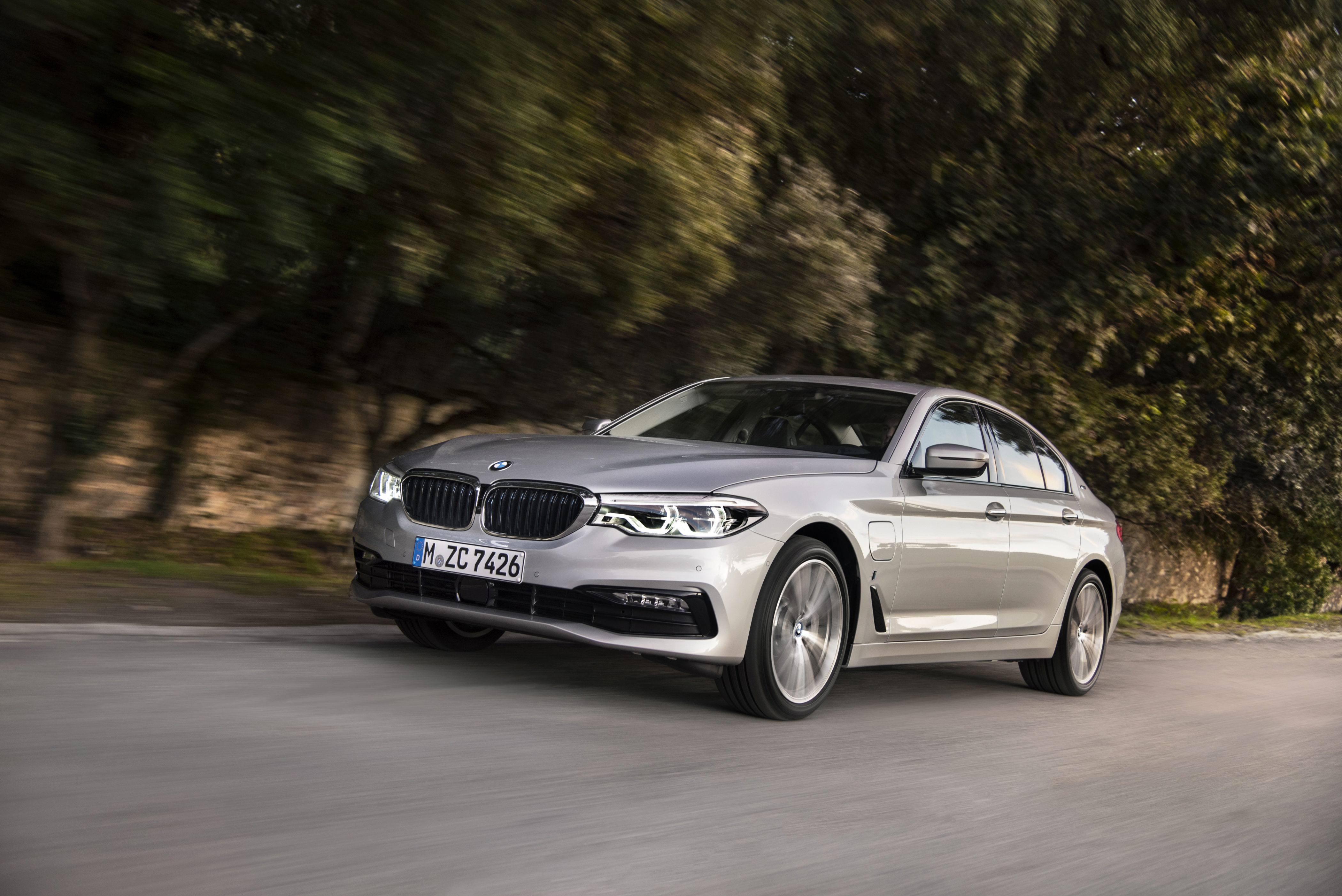 2018 BMW 530e xDrive: 30 Extra MPG for $1200 [Video] - The Fast Lane Car
