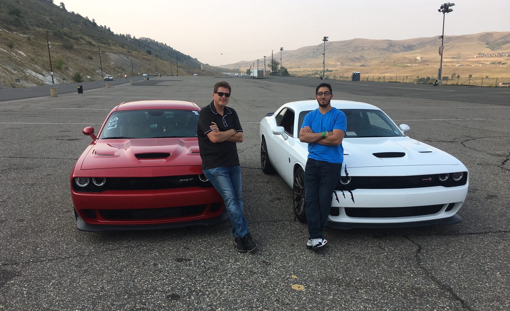 Cat Fight! Dodge Hellcat Manual vs. Automatic Drag Race [Video] TFLcar