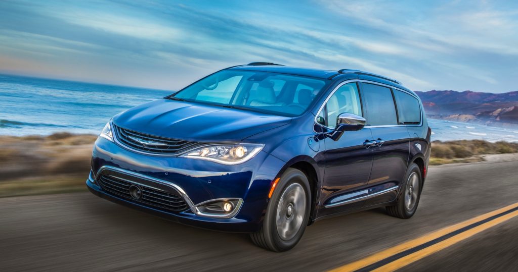 Can This Chrysler Pacifica Hybrid Really Make It 500 Miles On A Single ...