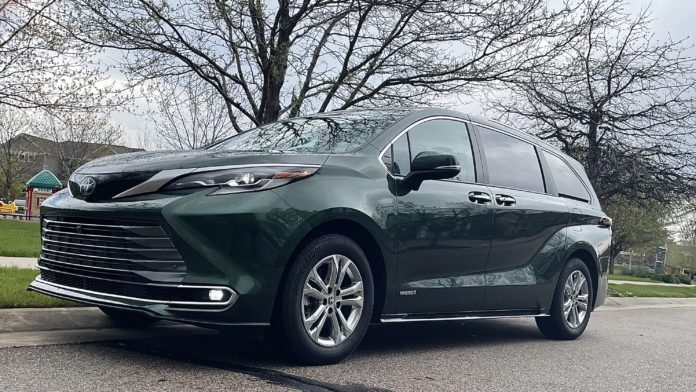 Review: The 2021 Toyota Sienna Is the Most Logical Hybrid I've Ever ...