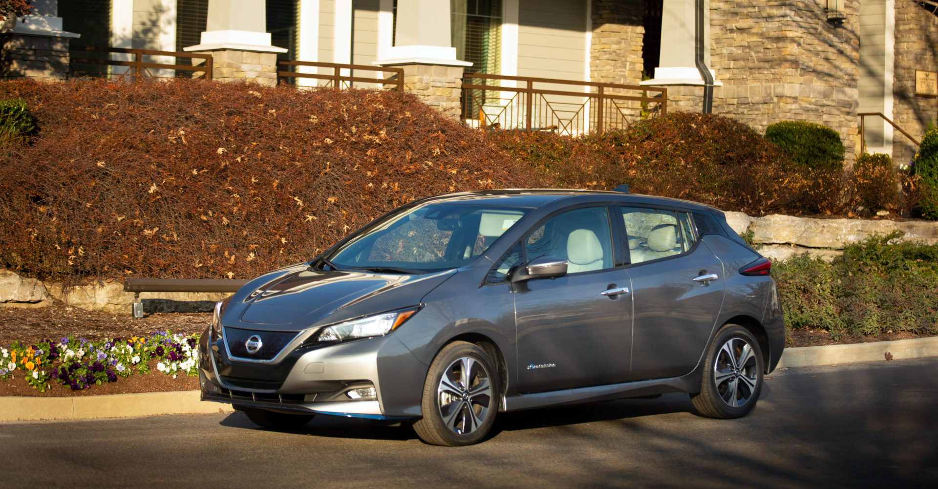 2022 Nissan Leaf Starts At 28 375 Undercuts Mini Cooper SE As The 