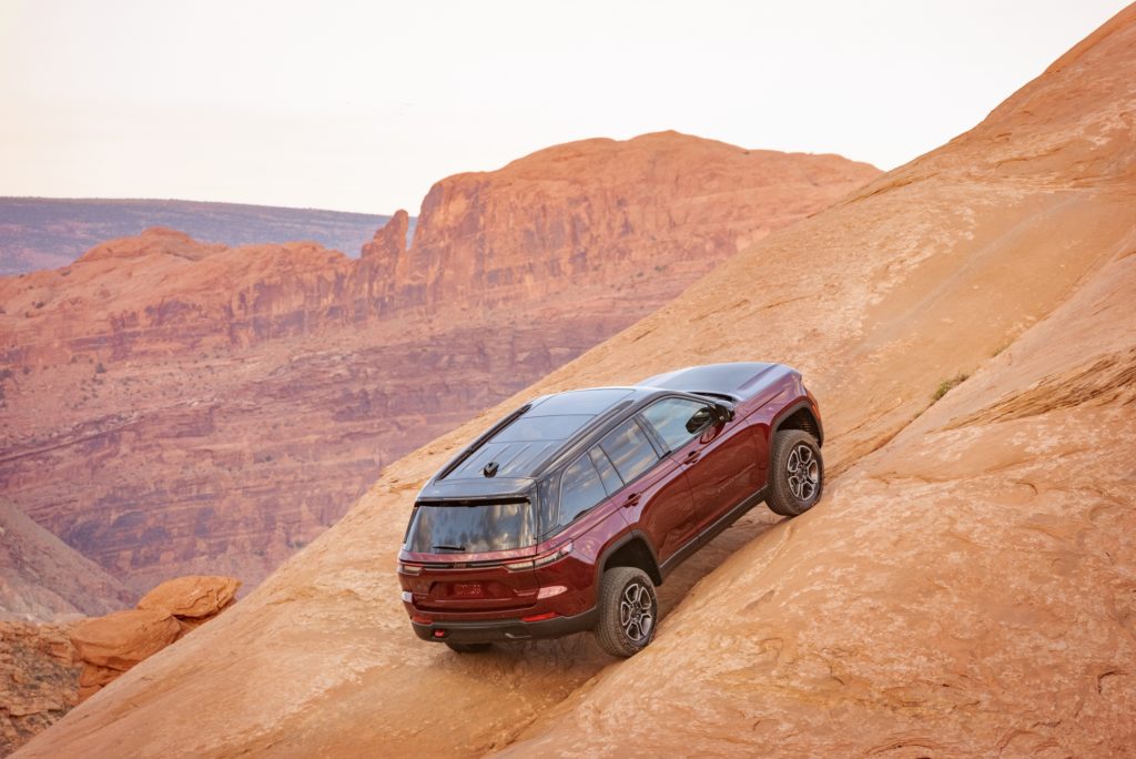 2022 Jeep Grand Cherokee Trailhawk — vs. Ford Explorer Timberline