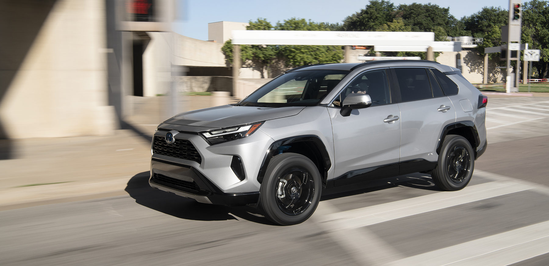 2022 Toyota RAV4 Lineup Expands With New SE Hybrid Trim, Exterior ...