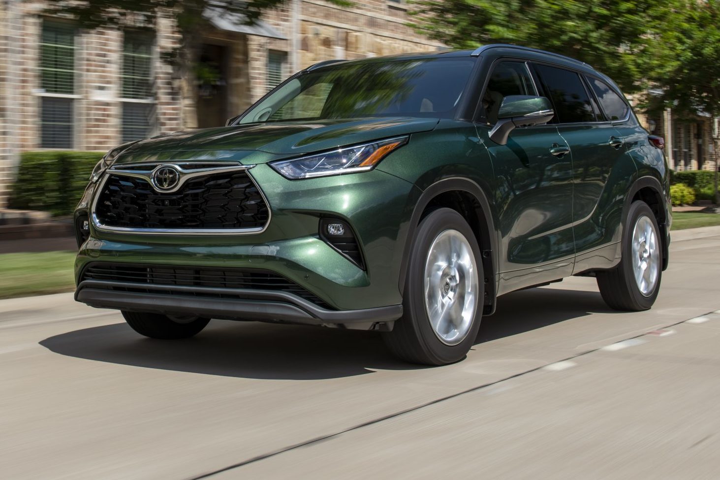 The 2023 Toyota Highlander Ditches Its V6: Does This Big Change Make ...