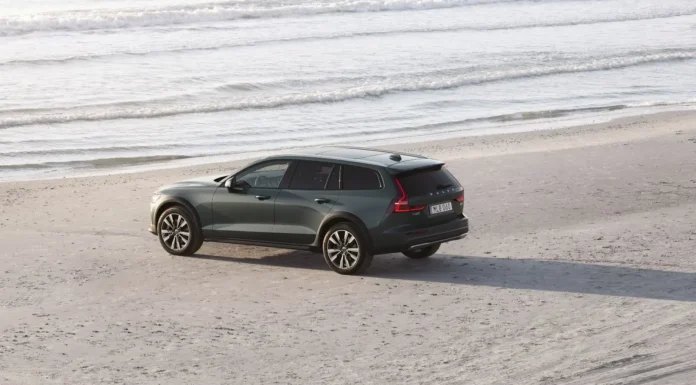 The Volvo V60 Is Dying in the US Next Year, As the Company “Evolves” Toward SUVs Volvo V60 Cross Country - Forest Green (featured)