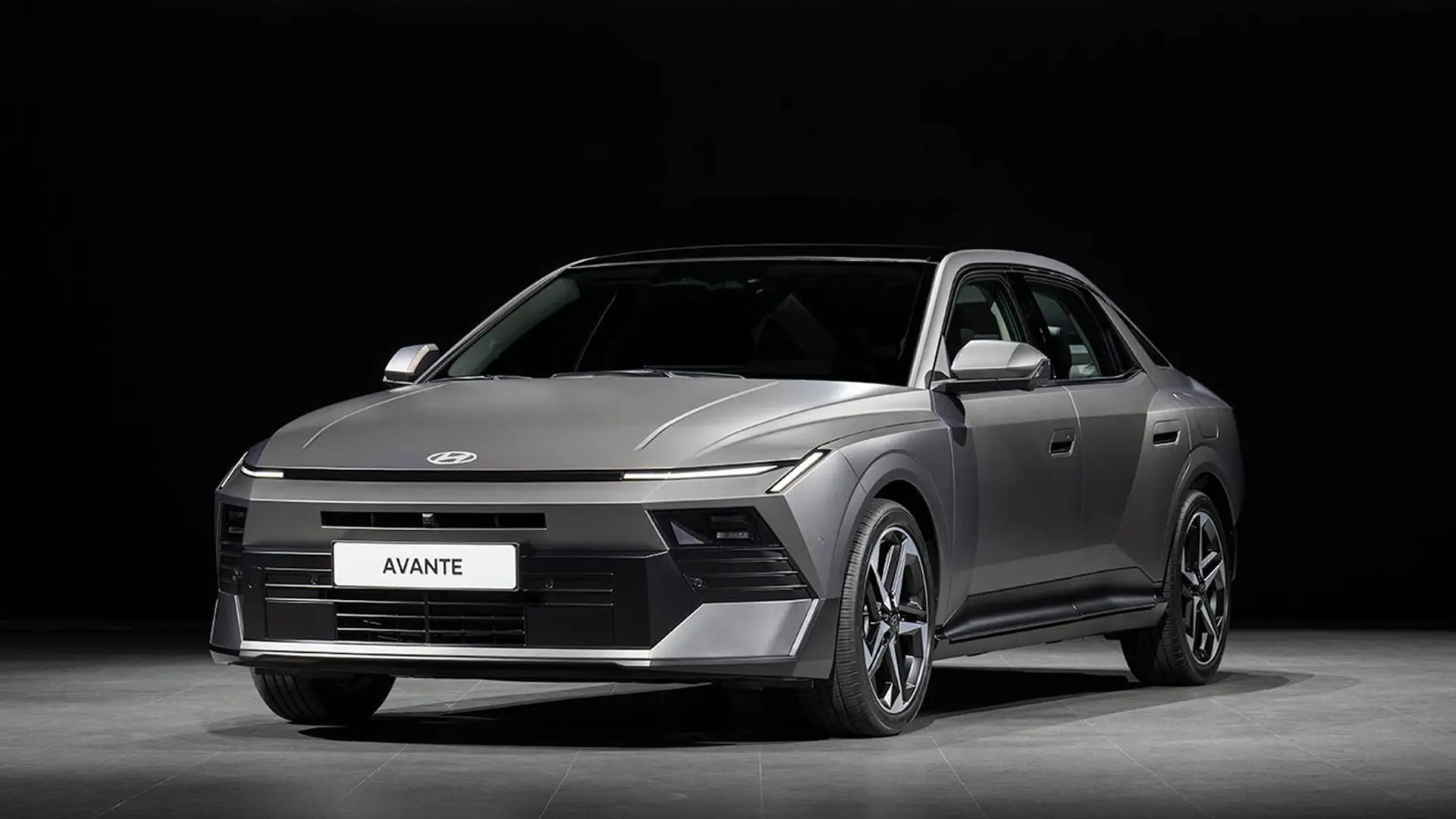 This New Hyundai Elantra Is the "Small" Sedan's Boldest and ...